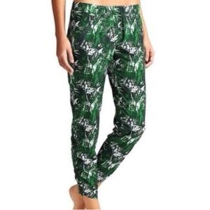 *ATHLETA* Green x White Black Aspire Palm Print Pants Size 4